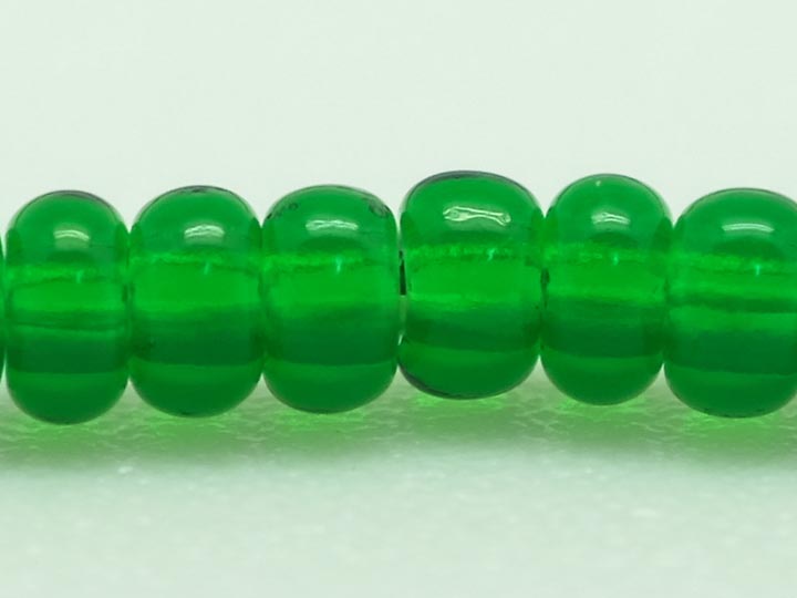 10/0 Seedbead Translucent Medium Green (Hank) glass beads